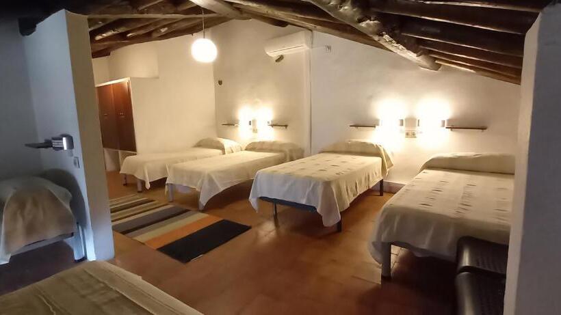 Кровать в Общей Комнате, Albergue Turístico San Blas De Oliva De Plasencia