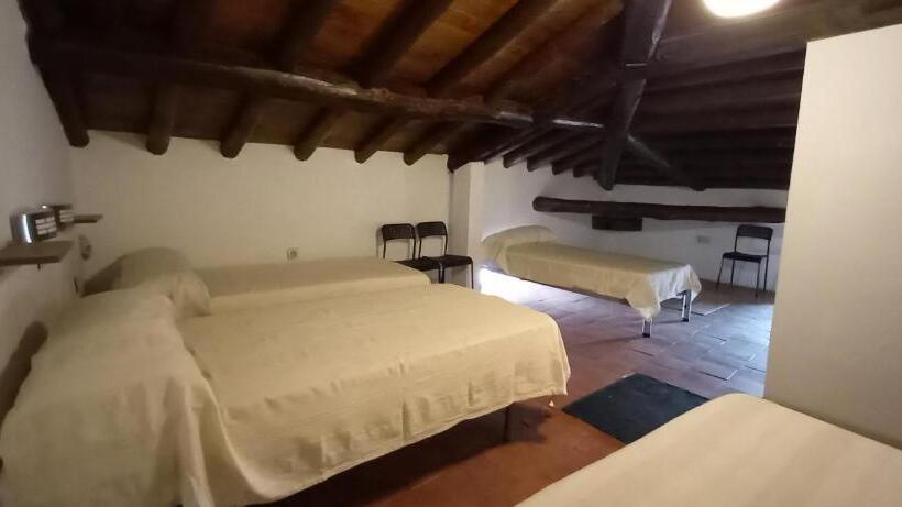 Кровать в Общей Комнате, Albergue Turístico San Blas De Oliva De Plasencia