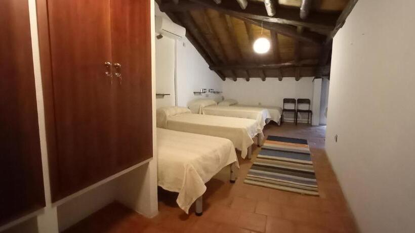 Кровать в Общей Комнате, Albergue Turístico San Blas De Oliva De Plasencia