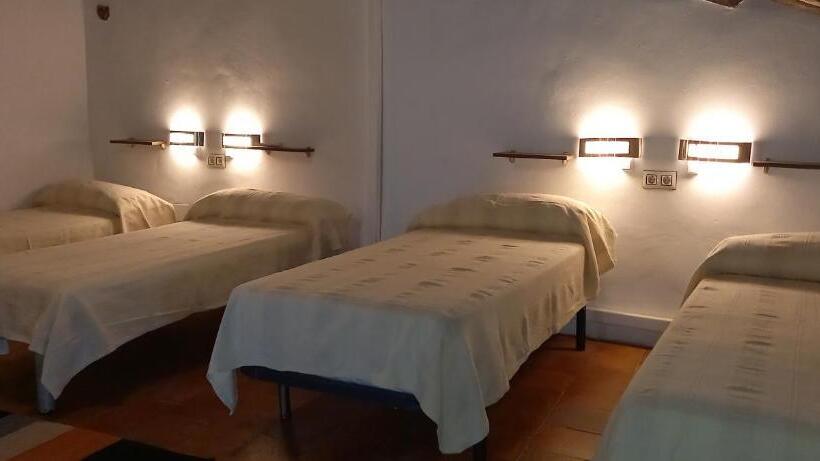 Кровать в Общей Комнате, Albergue Turístico San Blas De Oliva De Plasencia