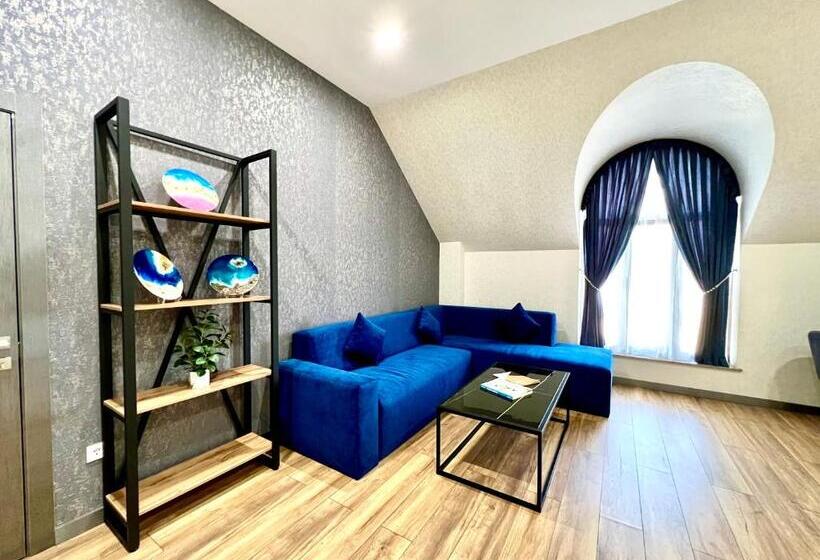 سوییت, Alpha Plaza Hotel & Spa