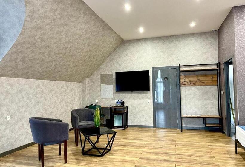 スタンダード4人部屋, Alpha Plaza Hotel & Spa