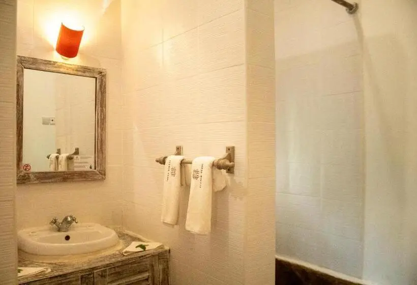 اتاق استاندارد با چشمانداز استخر, Eleven Pearl Boutique Hotel & Spa