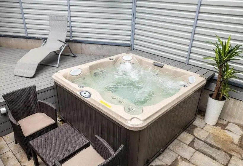 デラックススイート, Arena Deluxe & Spa
