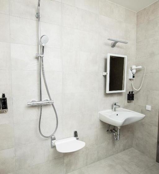 חדר סטנדרט מותאם לאדם עם מוגבלויות, Arena Deluxe & Spa