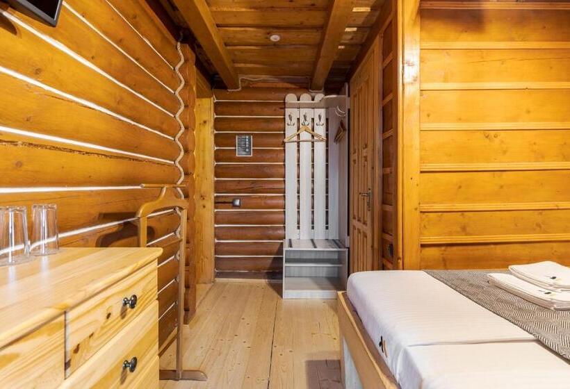 اتاق استاندارد با بالکن, Gremi