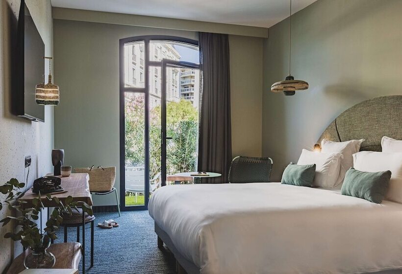 غرفة قياسية, Le Garage Biarritz