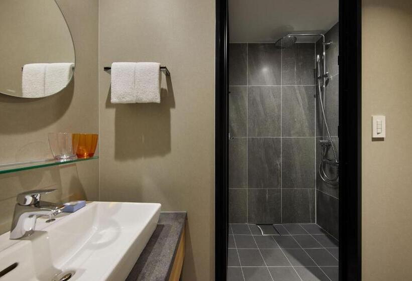 Студия Superior, Oakwood Hotel Oike Kyoto