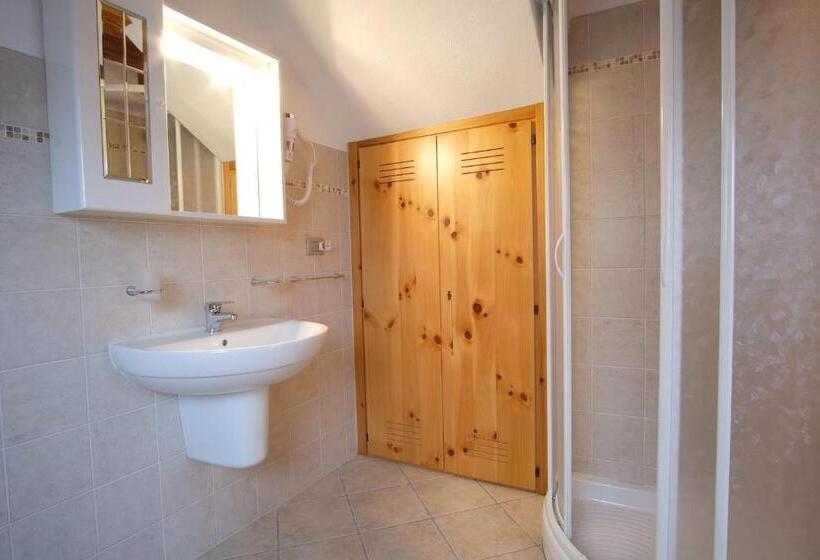 غرفة قياسية مطلّة علي الحديقة, Chambres D Hotes Rue Saint Bernard