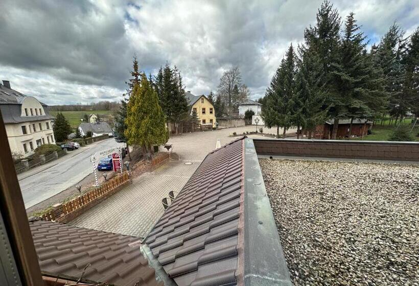 Номер Стандарт Вид на Сад, Almenrausch