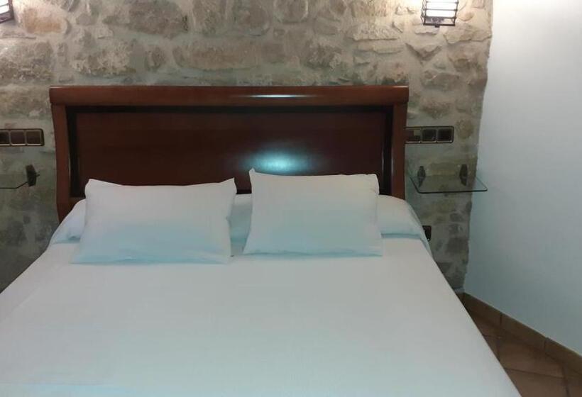 适合残疾人使用的标准间, El Castell