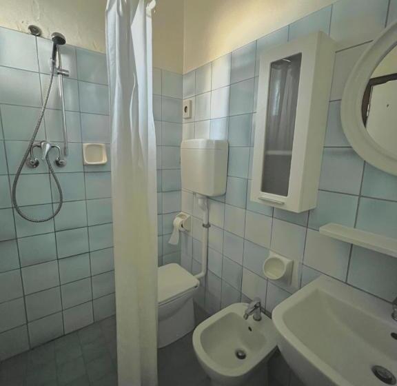 Economy Triple Room, Royal Spiaggia