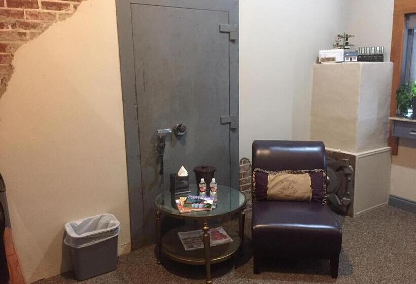 Студия Superior, The Bank