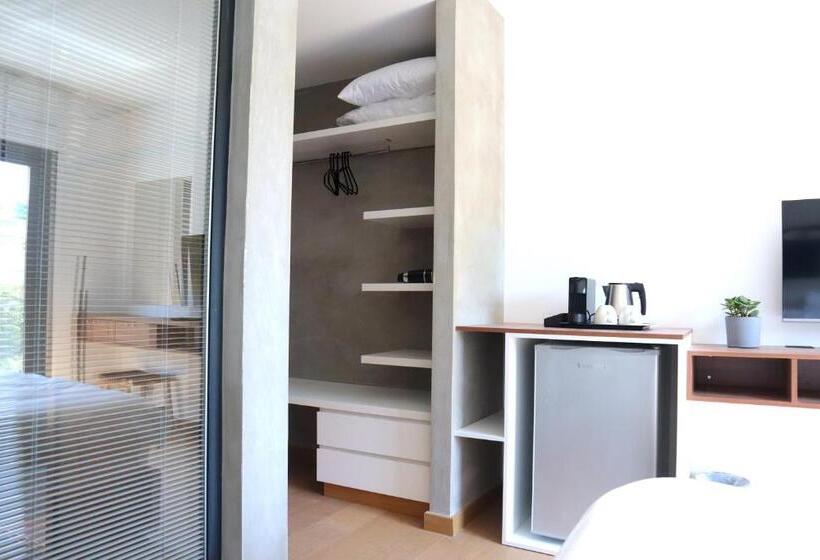 חדר דלוקס, Urban Habitat Executive Suites