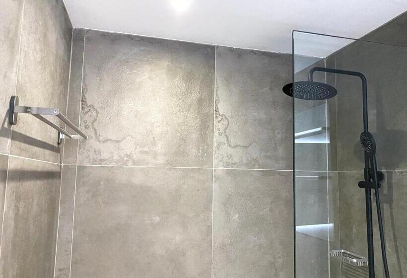 חדר אקונומי, Urban Habitat Executive Suites