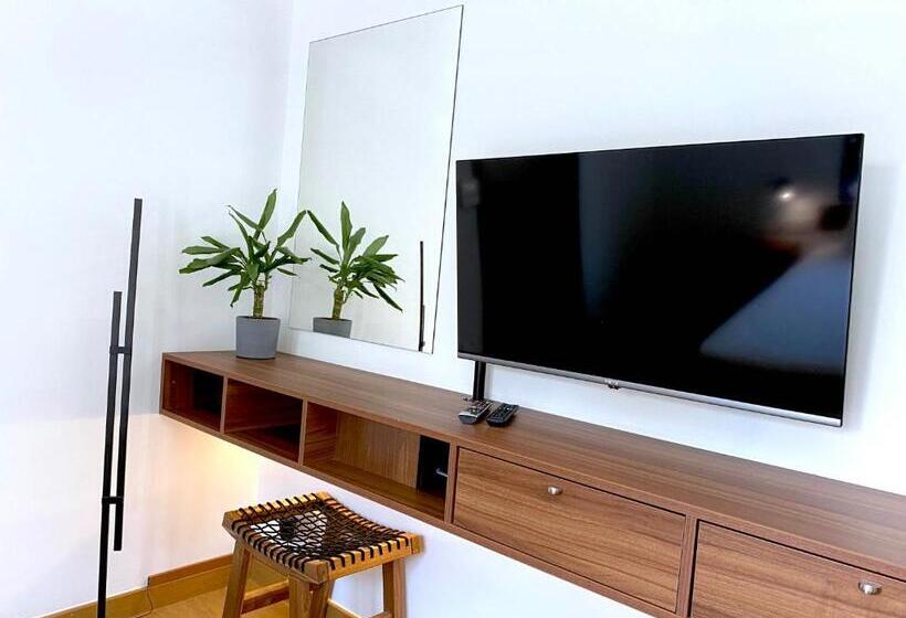 חדר אקונומי, Urban Habitat Executive Suites