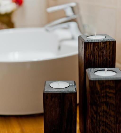 Люкс с Балконом, Pensiunea Inima Bucovinei