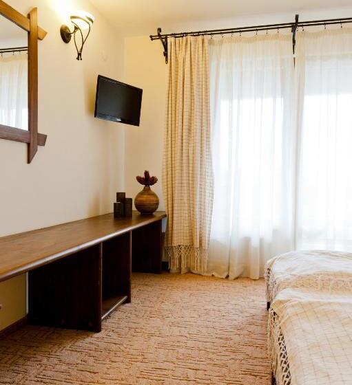 Номер Стандарт с Балконом, Pensiunea Inima Bucovinei