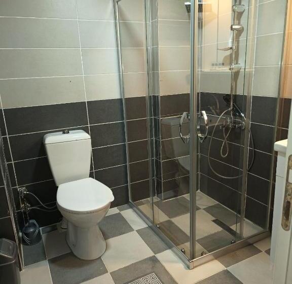 استودیوی استاندارد, White Crown Apartman Ve Yaşam Merkezi