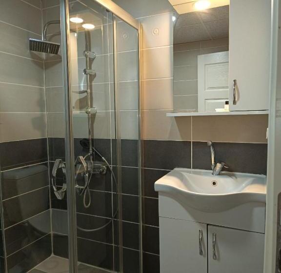 استودیوی استاندارد, White Crown Apartman Ve Yaşam Merkezi