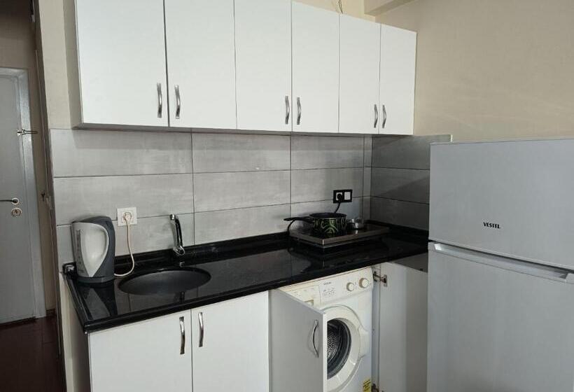 استودیوی استاندارد, White Crown Apartman Ve Yaşam Merkezi