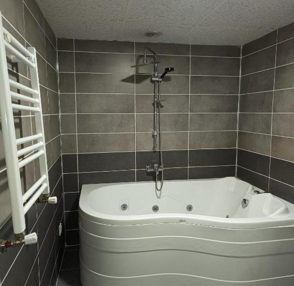 سوییت, White Crown Apartman Ve Yaşam Merkezi