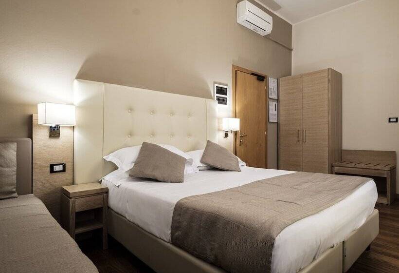 Chambre Triple Supérieure, Accademia