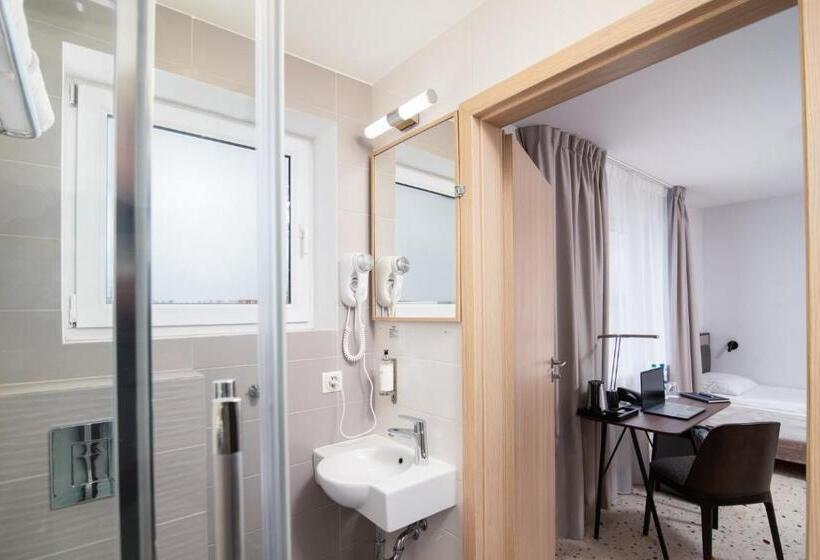 اتاق استاندارد یک نفره, Antares