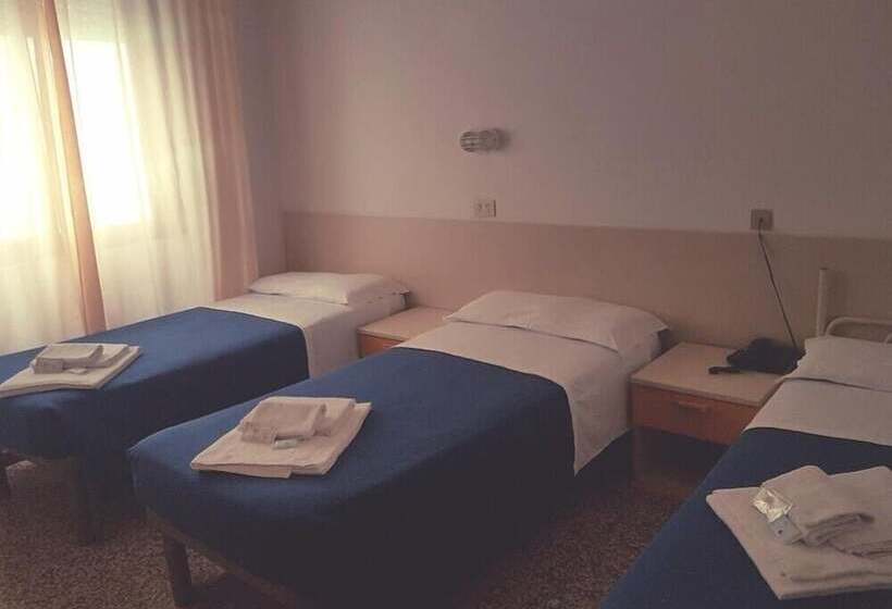 חדר סטנדרט לשלושה, Asso