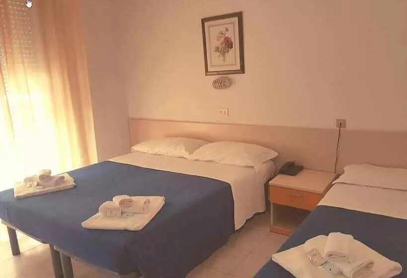 اتاق استاندارد سه نفره, Asso