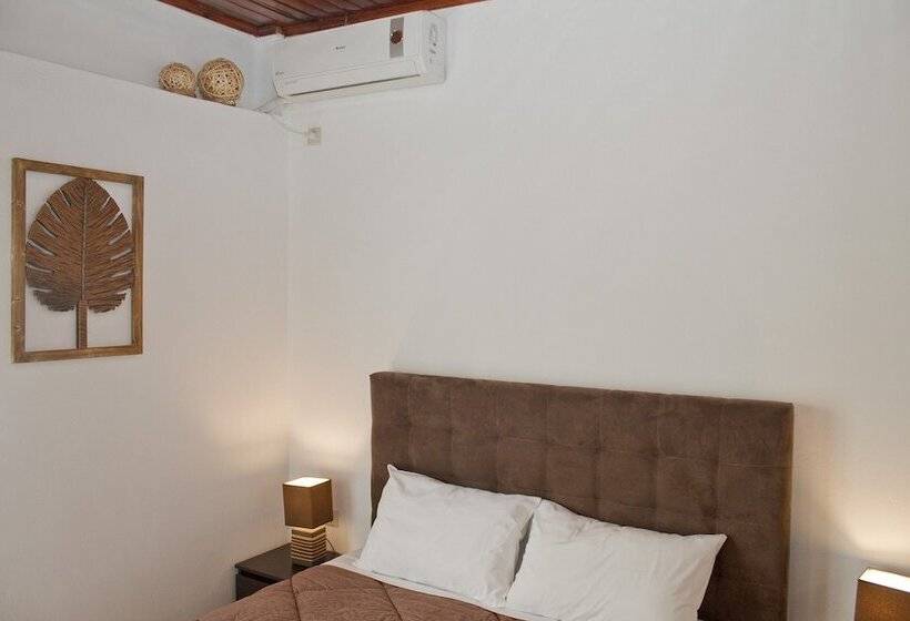 高级三人间, Danaos