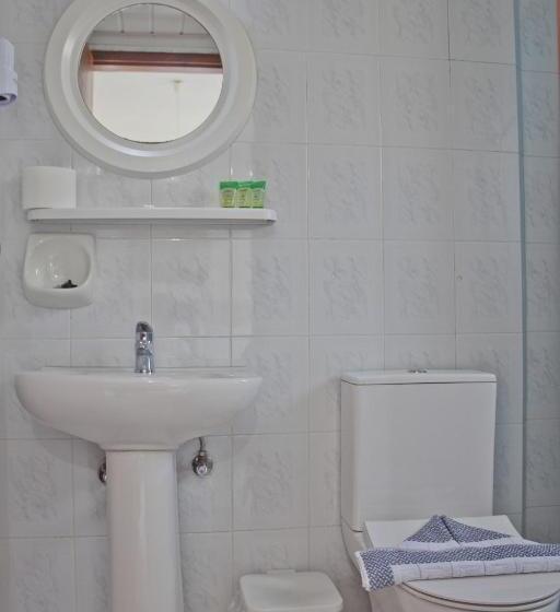 标准三人间, Danaos