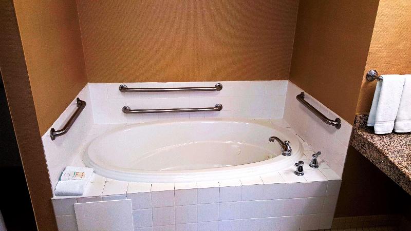 이그제큐티브 스위트 킹침대, Hilton Garden Inn Lexington Georgetown
