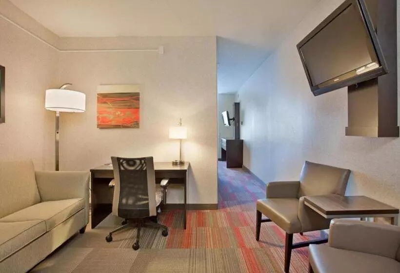 Executive-sviitti King-vuode, Holiday Inn Express Hotel & Suites Beatrice, An Ihg