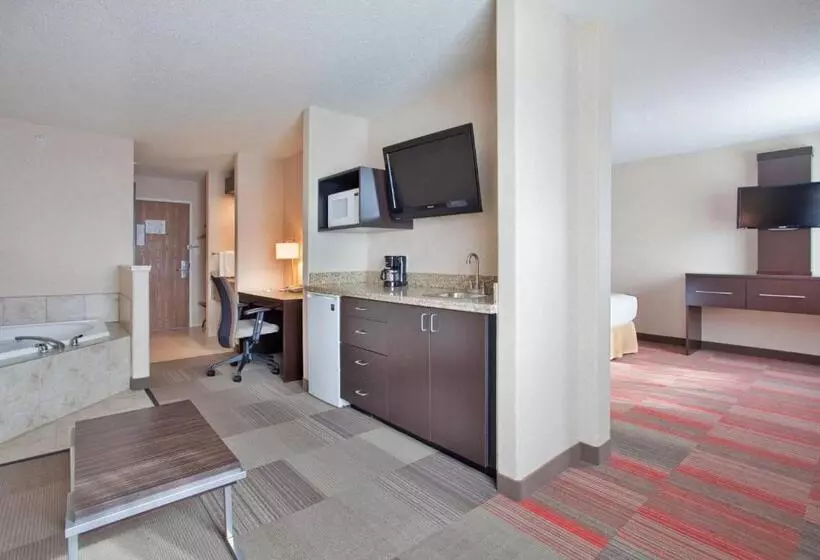 Executive-sviitti King-vuode, Holiday Inn Express Hotel & Suites Beatrice, An Ihg