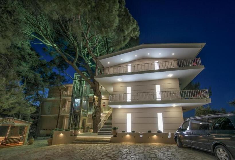 Королевский Люкс, Koukounaria Hotel & Suites