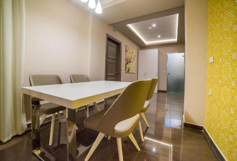 Королевский Люкс, Koukounaria Hotel & Suites