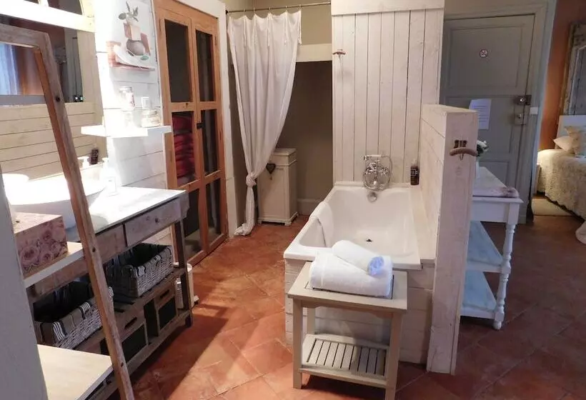 スタンダードトリプルルーム, Prieuré Saint Louis Maison D Hôtes