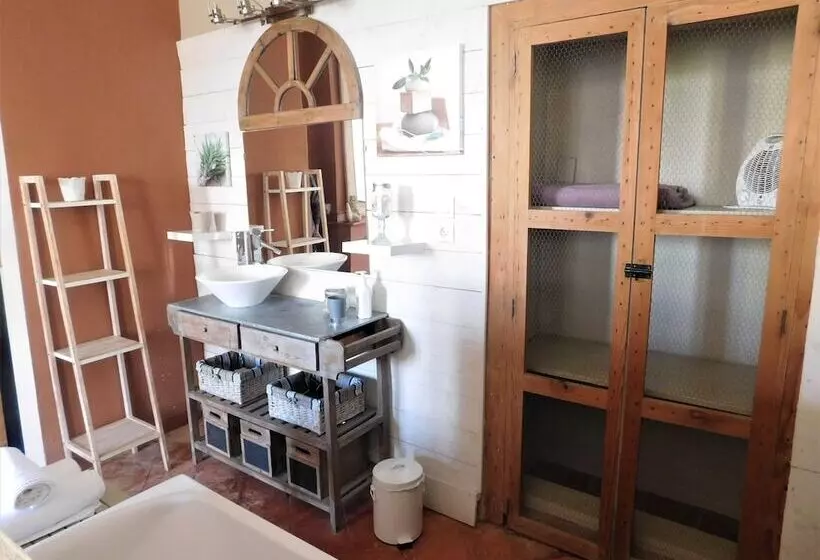 スタンダードトリプルルーム, Prieuré Saint Louis Maison D Hôtes