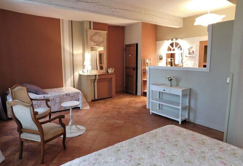 스탠다드 트리플 룸, Prieuré Saint Louis Maison D Hôtes