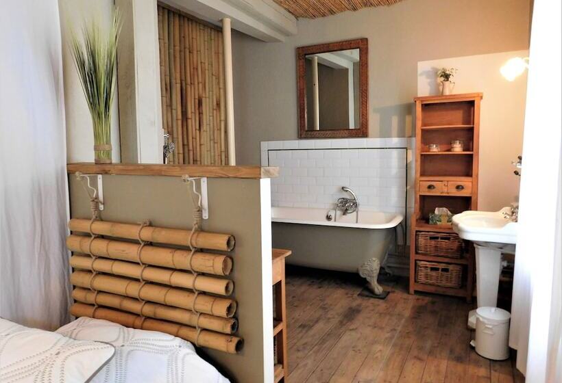 스탠다드 트리플 룸, Prieuré Saint Louis Maison D Hôtes