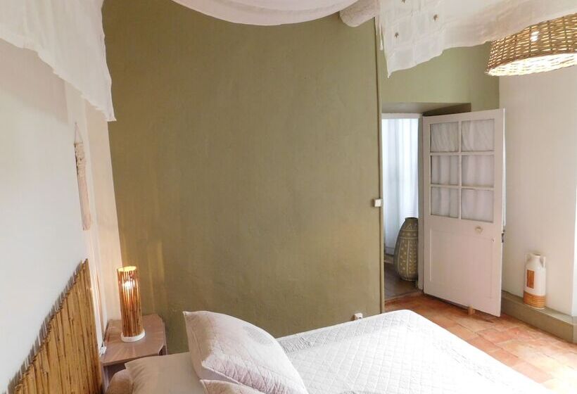 Номер Стандарт Трехместный, Prieuré Saint Louis Maison D Hôtes