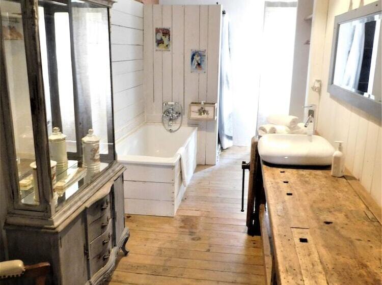 家庭套房, Prieuré Saint Louis Maison D Hôtes