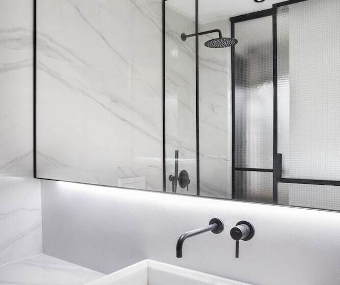 标准间, Niki Athens