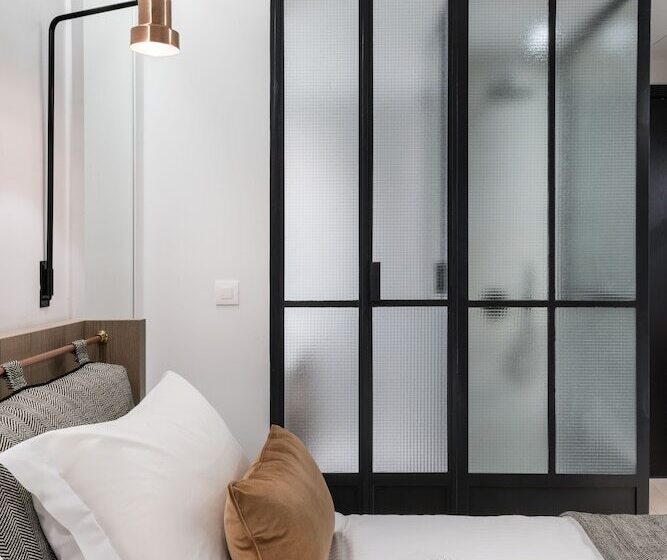 标准间, Niki Athens