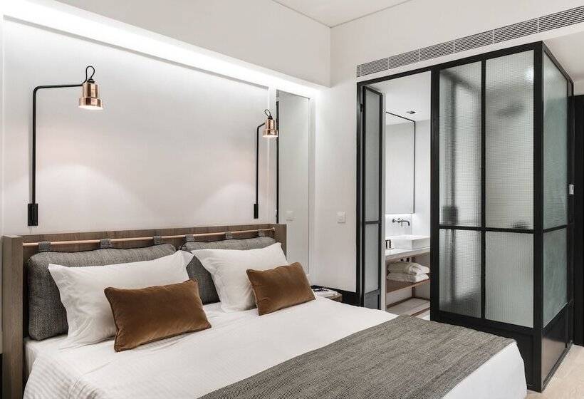 标准间, Niki Athens