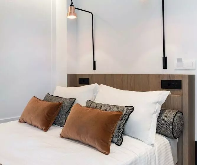 اتاق راحتی یک تخته, Niki Athens