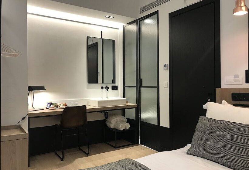 舒适型单人间, Niki Athens