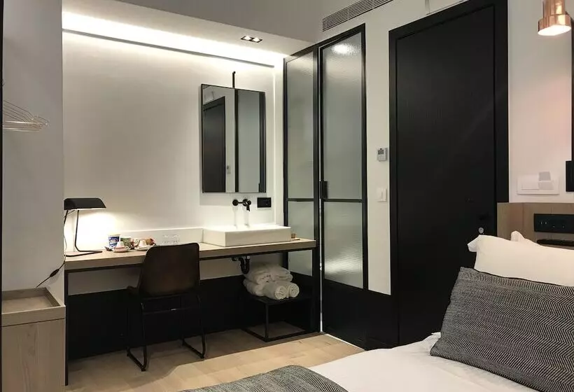 اتاق راحتی یک تخته, Niki Athens