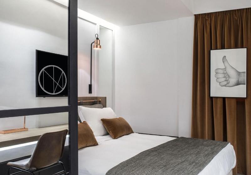 标准间内部标间, Niki Athens